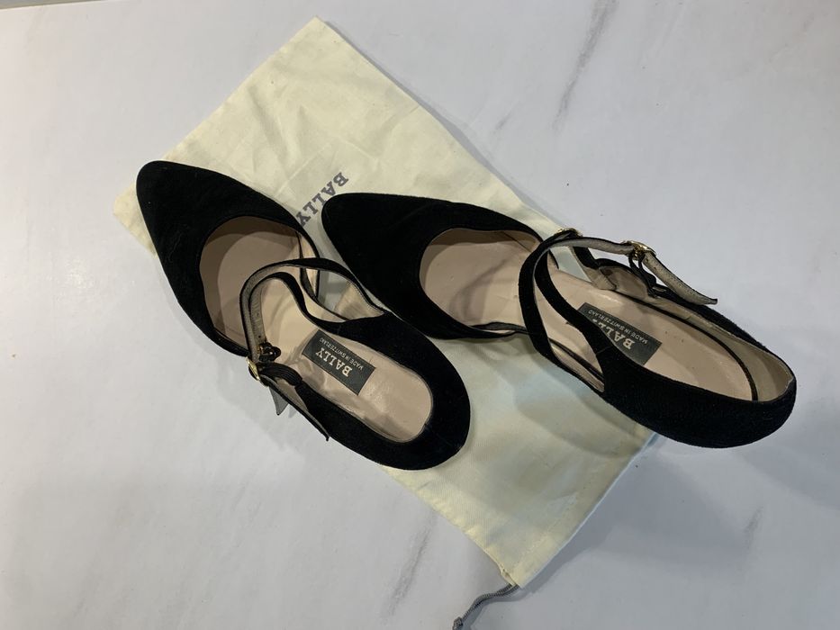 Bally дамски велурени обувки на нисък ток