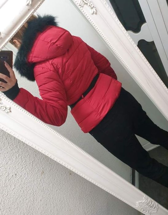 Чисто ново дамско яке с етикет и с естествен косъм на качулката