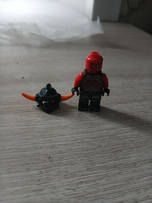 Продам редкие минифигурки лего