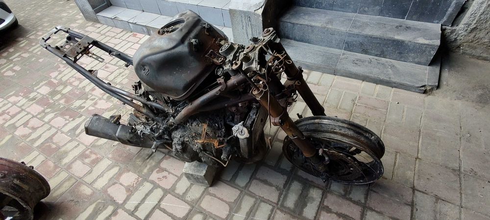 Kawasaki Z900, 2024, si Z900 2022 daune de Incendiu pt. piese sau..
