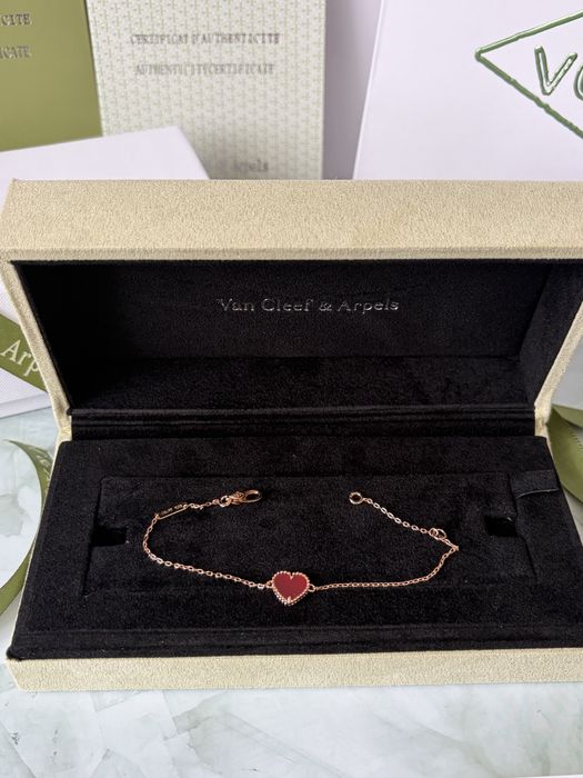 Дамска Гривна Van Cleef & Arpels Нежно Сърце