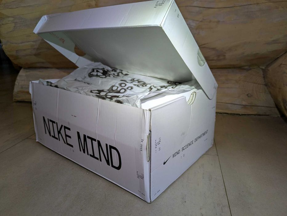 NIKE mind 001 "Solar Red" (44)