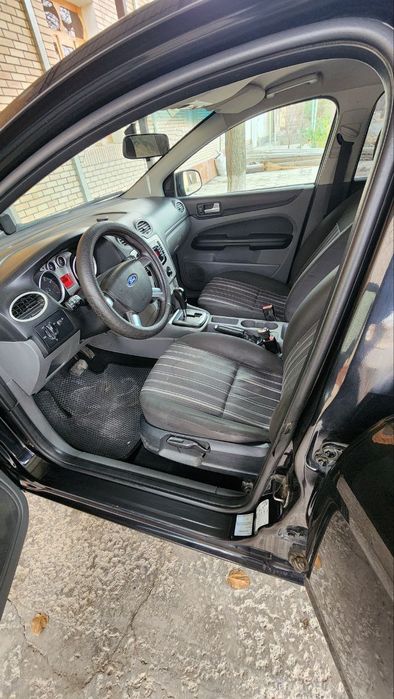 Ford focus 2 restyling 1.6 tezda sotiladi