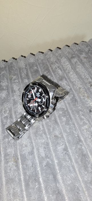 Продам часы Edifice EFR-559