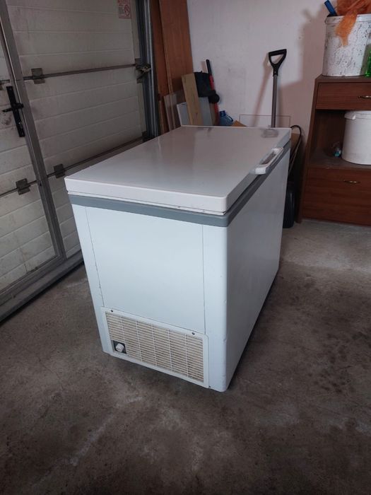 Продам морозильник снеж