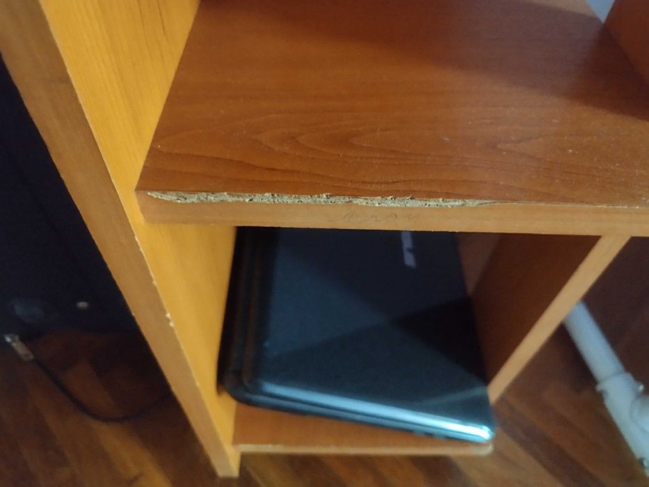 Vând birou in stare buna