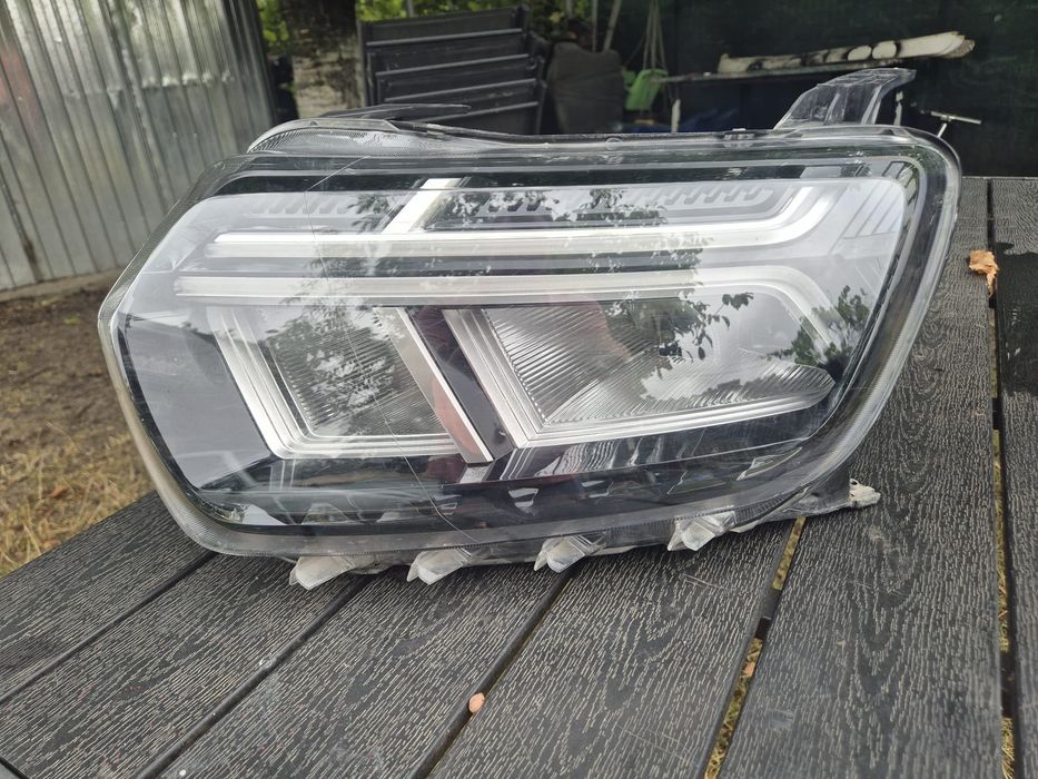 Far original Dacia Duster 2021 2024 fara defecte sau accidente ( nu merge led ul)in rest este perfect  schimbat pe casco