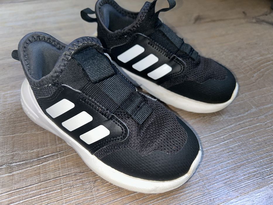 Маратонки Adidas намер 26
