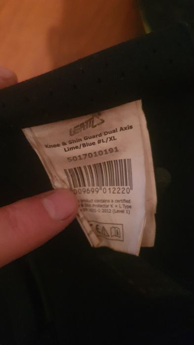 Leatt dual axis наколенники