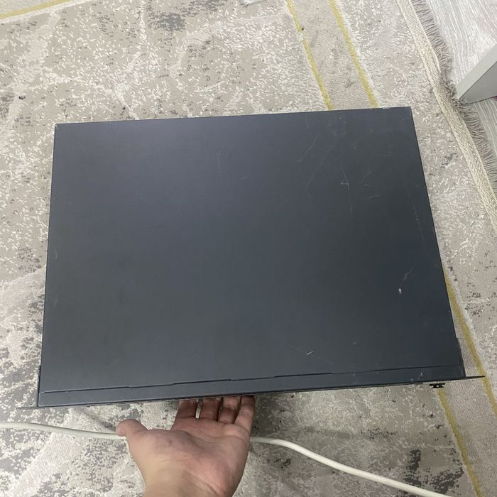 tp-link Model: T1600G-52PS (TL-SG2452P)