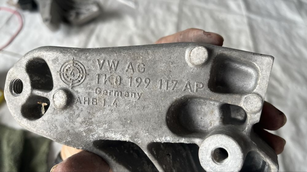 Скоба за двигател Audi A3 (2006-2013)