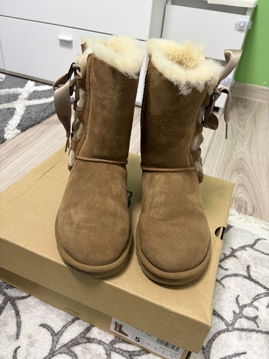 Vand ugg  noi stare foarte buna