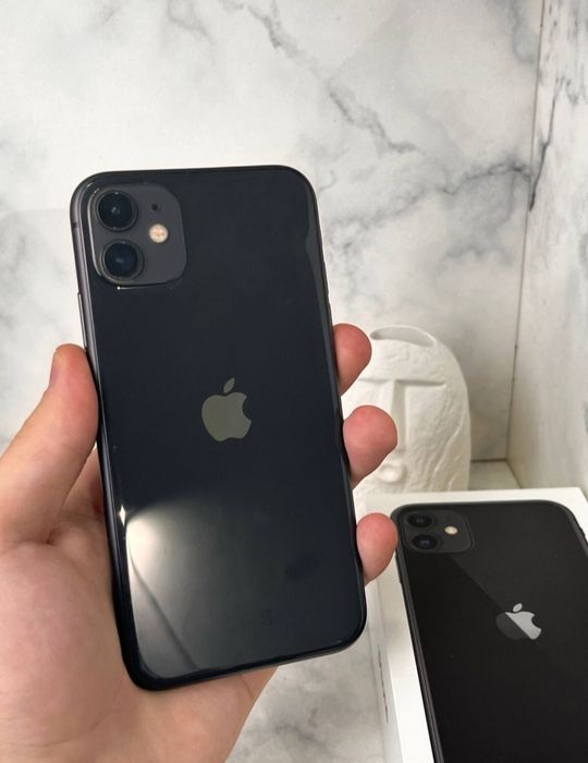iPhone 11 black 64g
