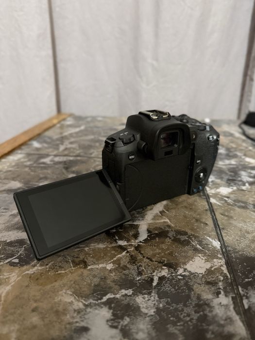 Cameră Canon EOS R