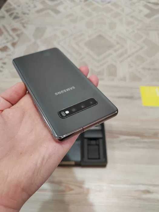 Samsung Galaxy S10 Plus. Флагман.