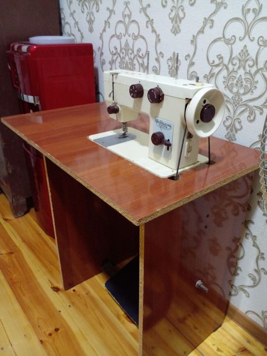 Швейная машинка Чайка 143