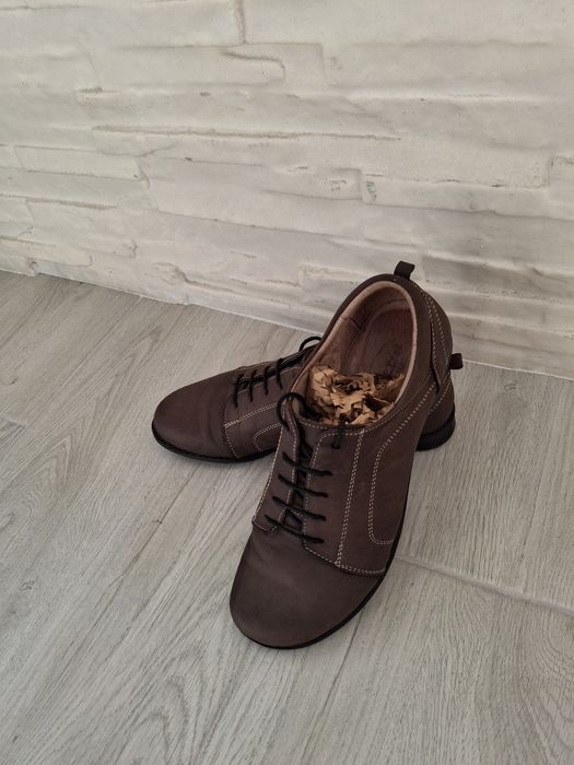 Pantofi damă din piele naturală, marimea 38 in stare foarte bună