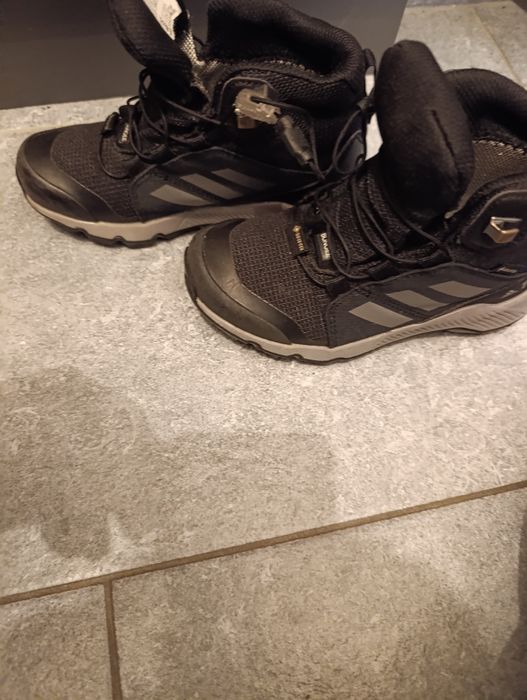 Ghete Adidas baiat