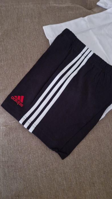 нов комплект за момче Adidas