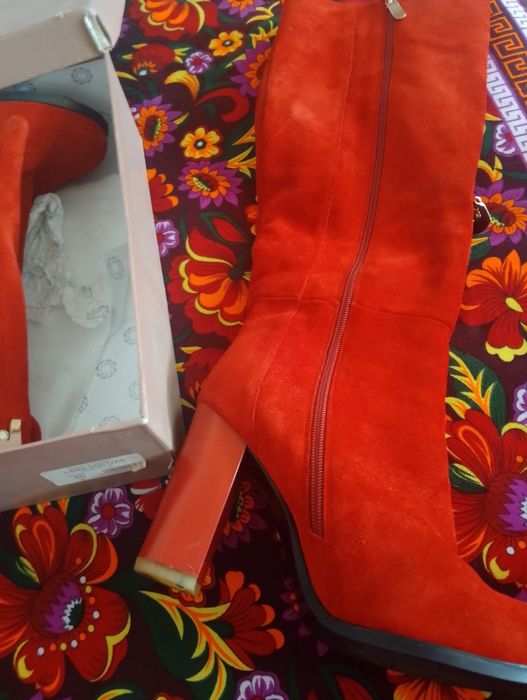 Glossi   dan etik sotladi