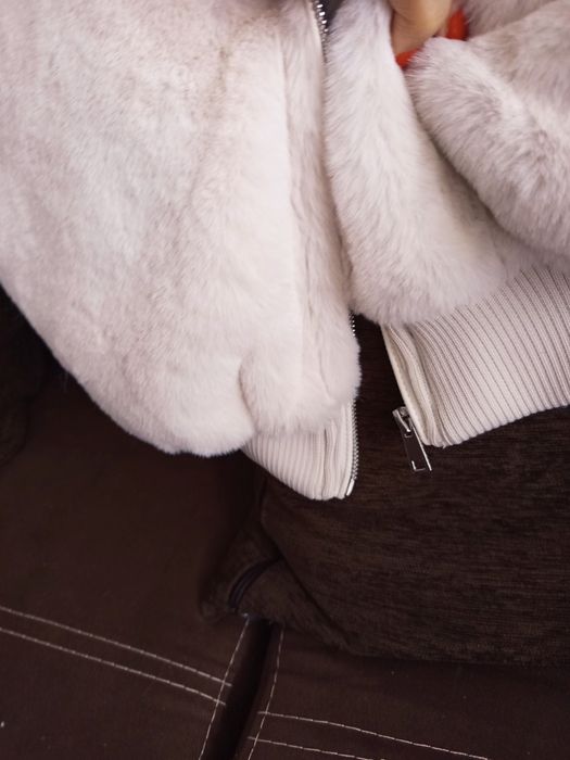 Пухкаво зимно яке с подплата и цип.