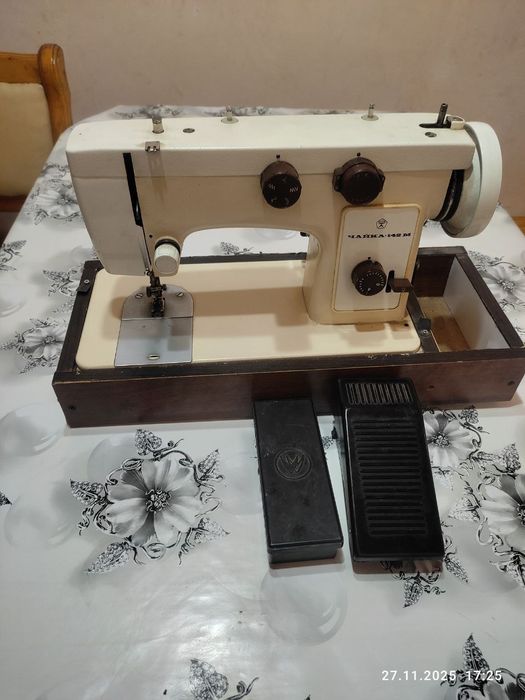 Matorli tikuv mashinasi.