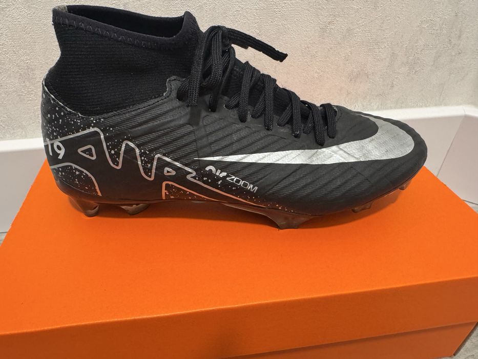 Стоножки и бутонки Nike