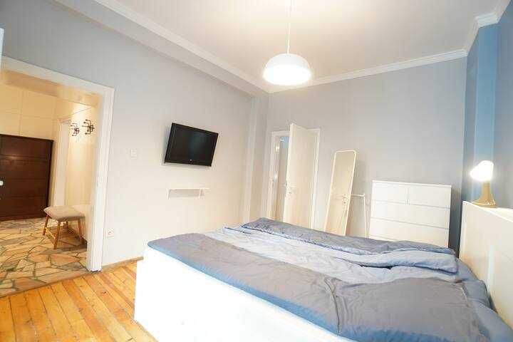 Дава се под наем Тристаен апартамент в София, Иван Вазов - 100 кв.м за 890 € - Снимка #9