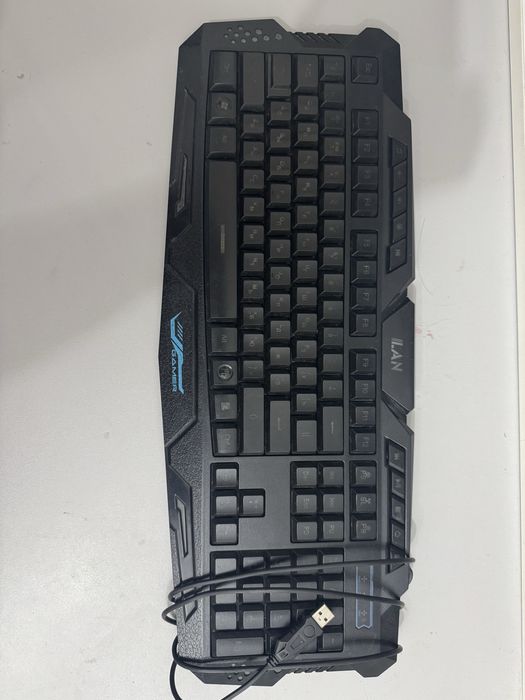 Монитор и клавиатура