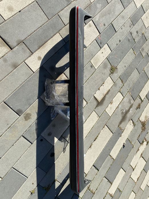 Продавам чисто нова задна броня за голф 1 GTI с червен кант