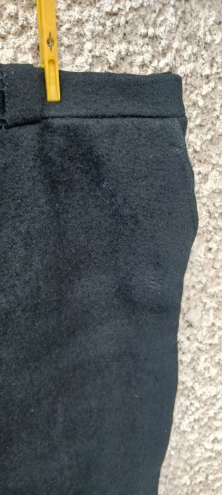 Дълги военни шлифери и черен, вълнен панталон