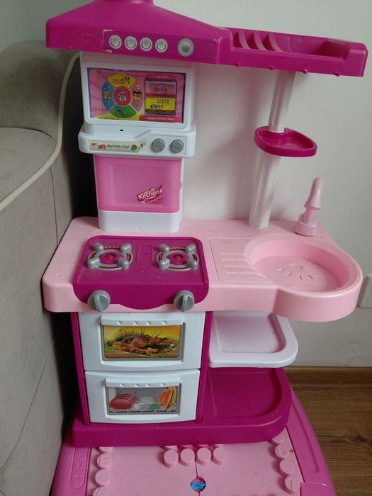 Кухня, ночник, стол и стул