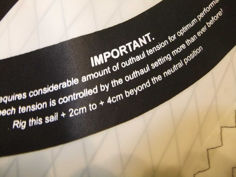 Платно ветрило за уиндсърф