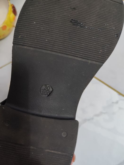 Продам туфли на девочку в отличном состоянии