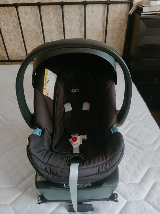 Scoica cu baza isofix de la Cybex