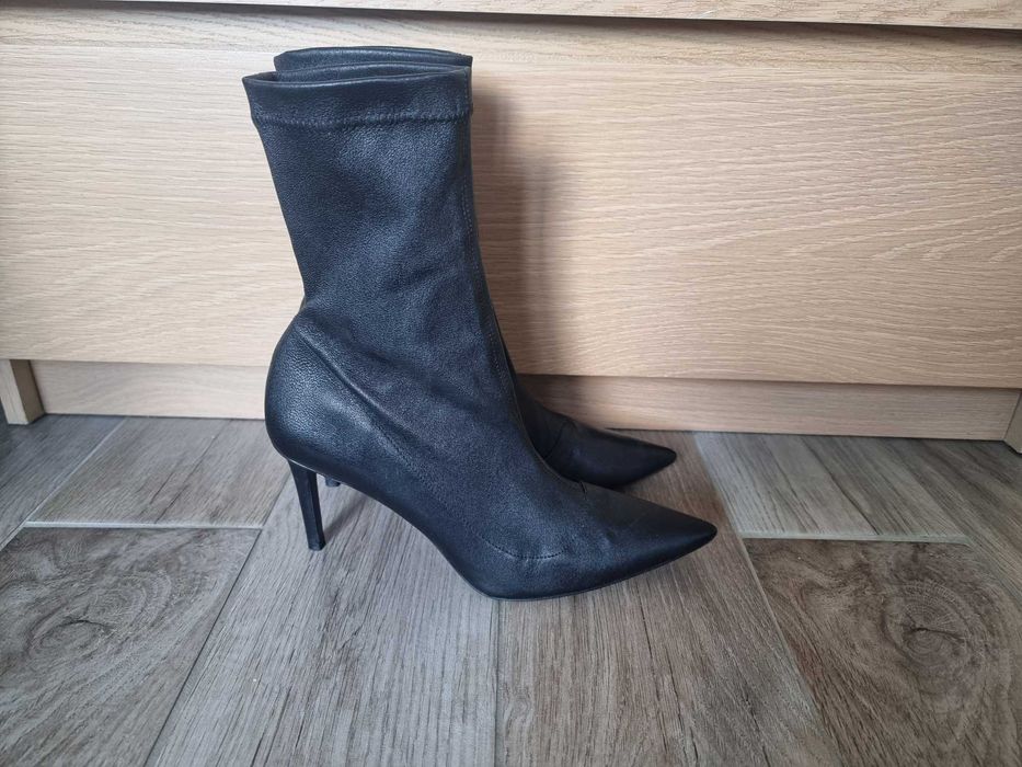 Patrizia Pepe кожени боти  pазмер 39