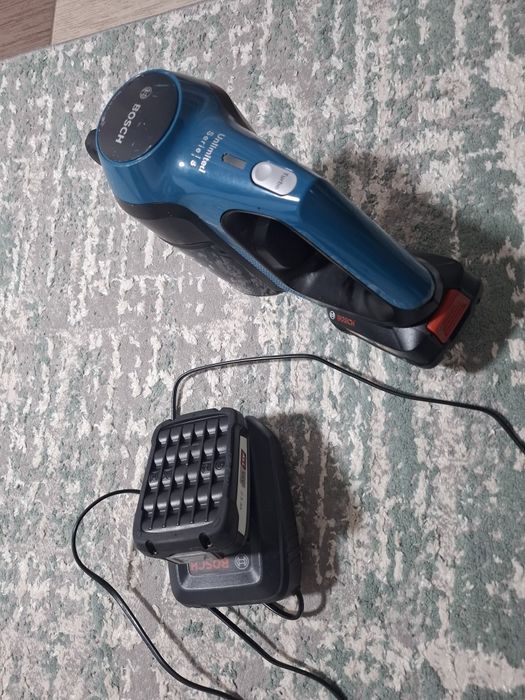 Aspirator vertical bosch unlimited serios 6