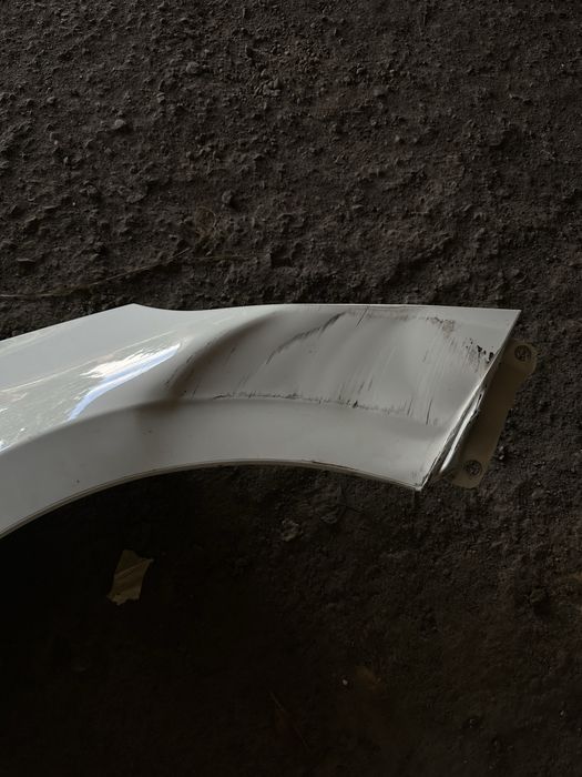 Продам крыло для хюндай акцент