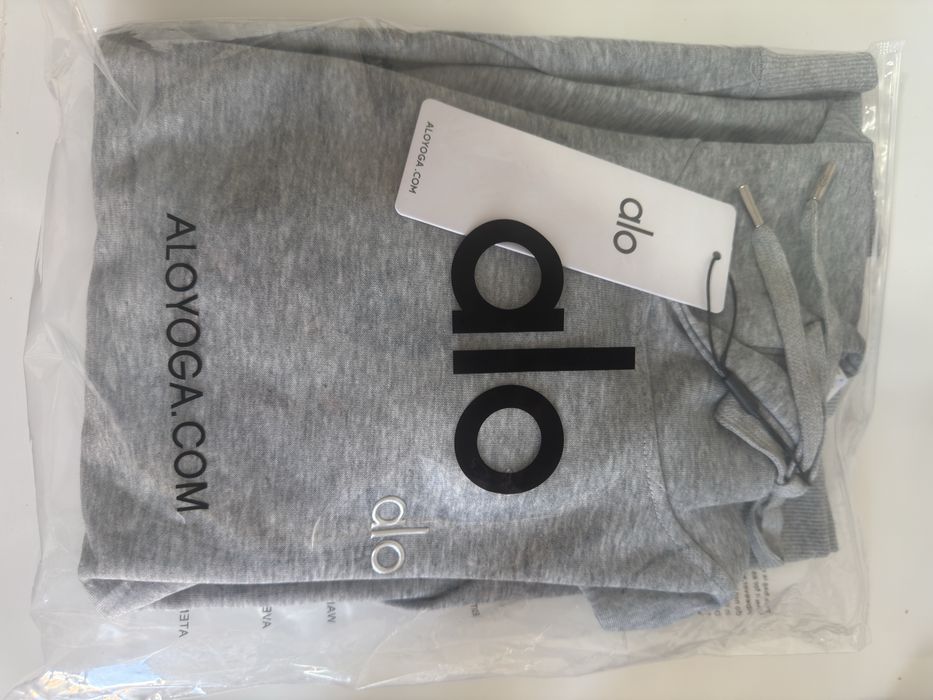 Продается спортивне костюмы alo yoga