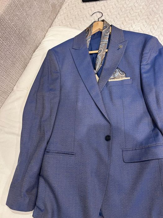 Vand costum slim barbati