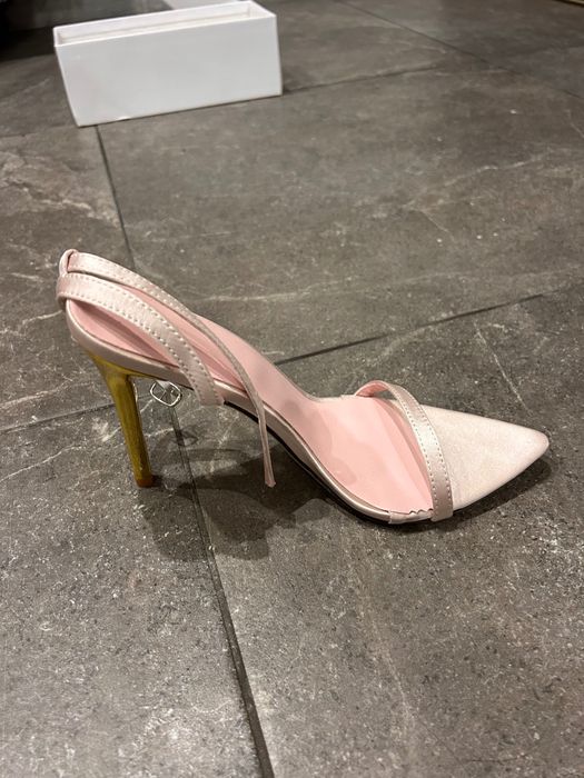 Сандали. на ток.