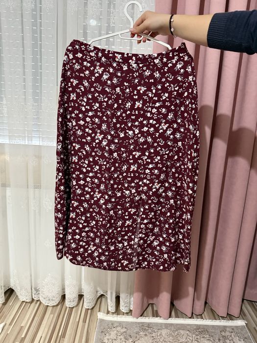 Червена дамска пола