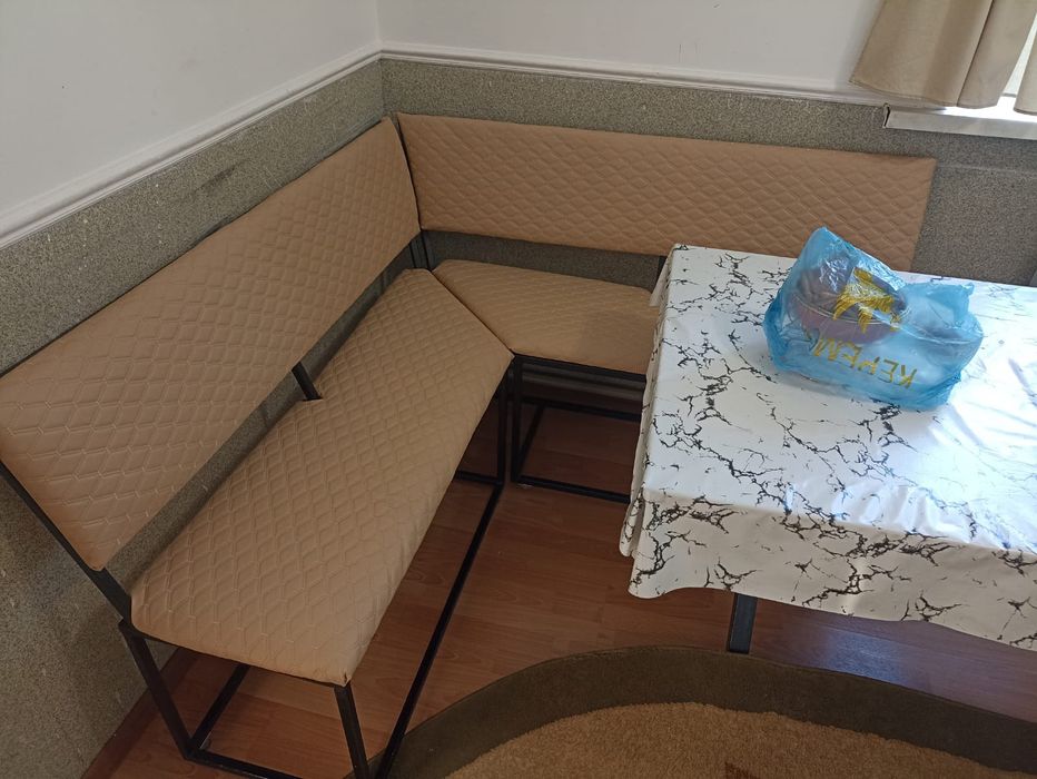 Продам Столы стулья угловая