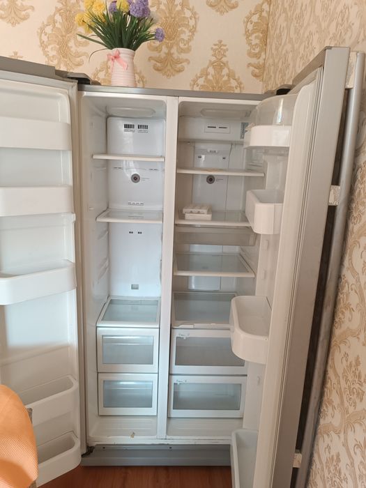 Двухдверный холодильник!!!
