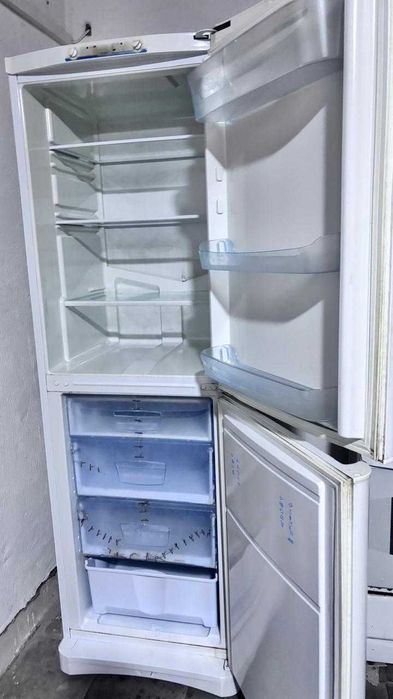 Продам Холодильник Indesit за 50000 тенге