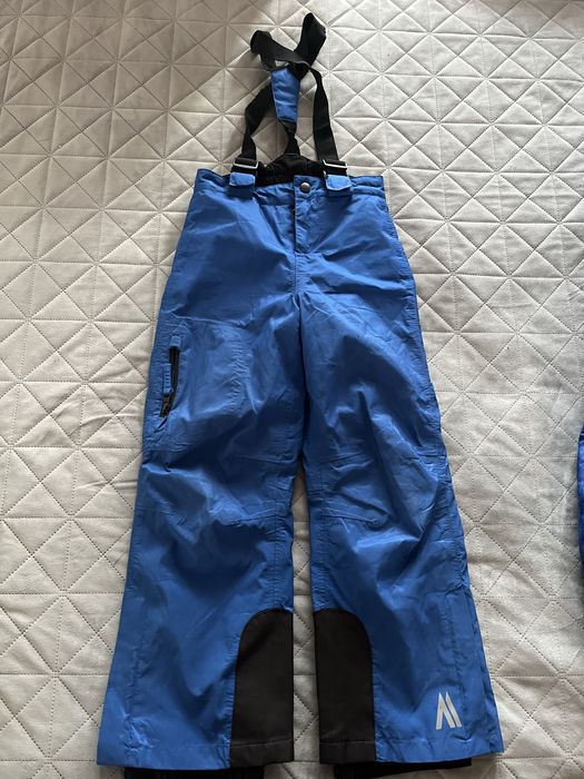 Ски екип с каска и очила