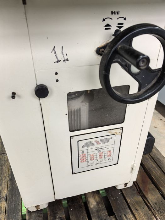 Фреза с 4 вида обороти мотор 4кв