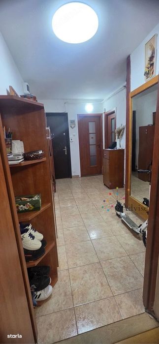 Apartament 3 camere, 2 bai, 2 beciuri, balcon mare, 2 locuri de parcar