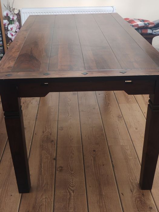 Vând masa lemn masiv