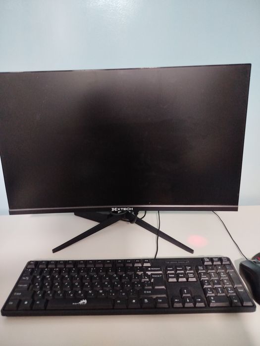 Kompyuter printer kolonka i stol